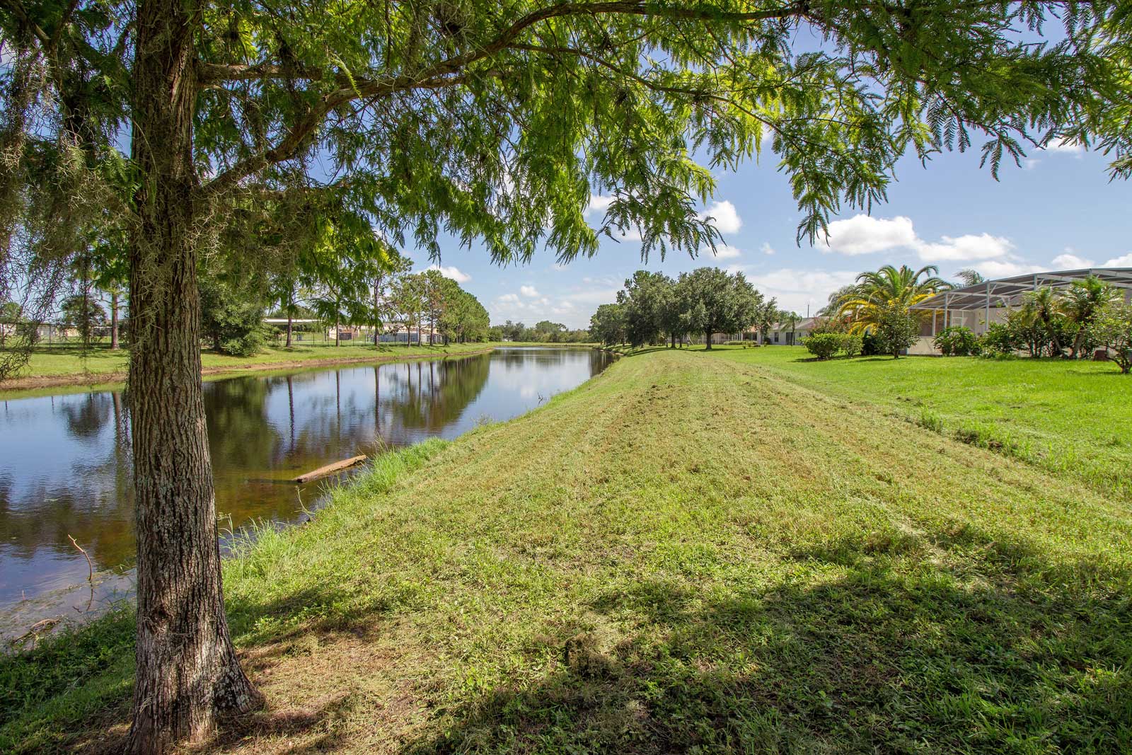 Crescent Lakes Ellis Exclusive Villas